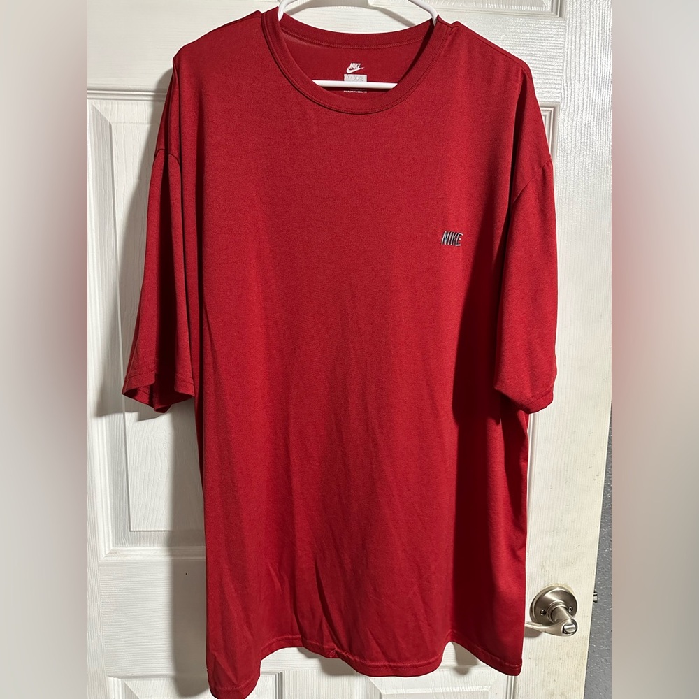 Nike Red Short Sleeve Tee Classic Fit
